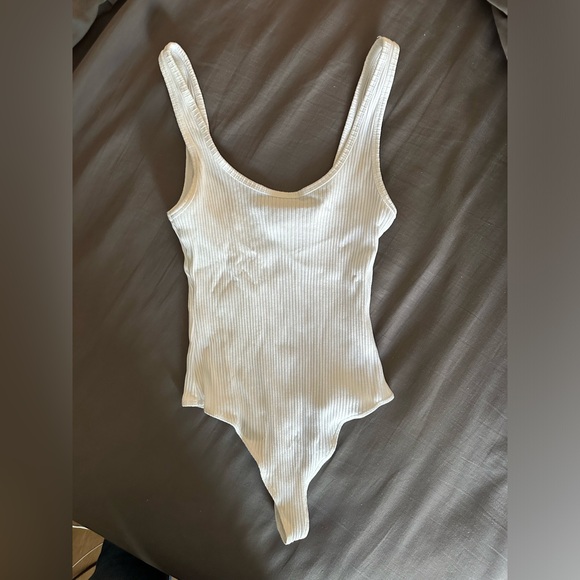 Aritzia Wilfred ribbed tank top bodysuit in white size S - Picture 2 of 4